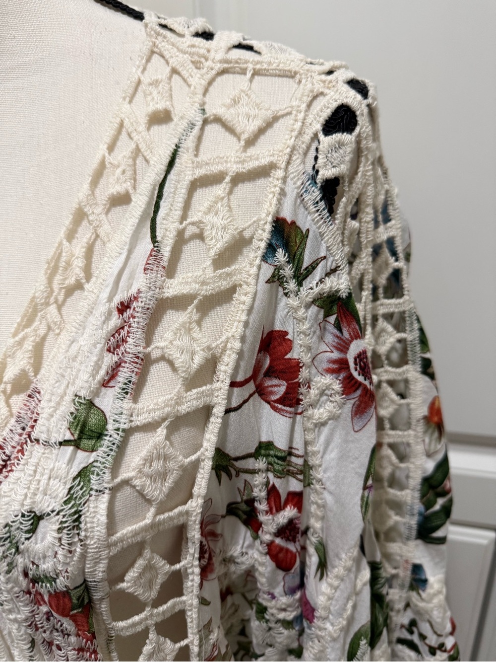 *New Anthropologie Clea crochet Kimono One Size - Picture 11 of 11